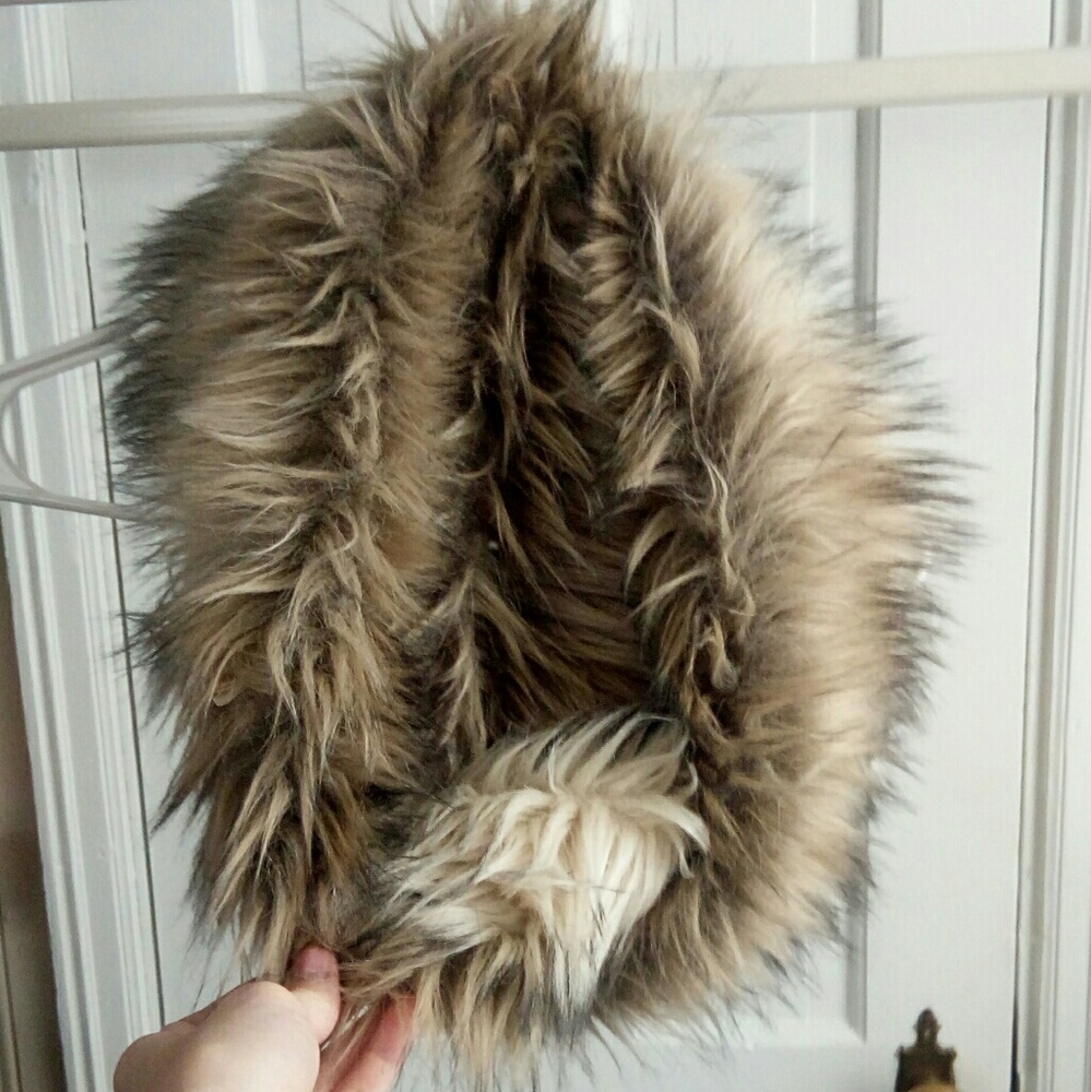 🔥 NWOT MOSSIMO Supply Co. Faux Fur Scarf🔥
